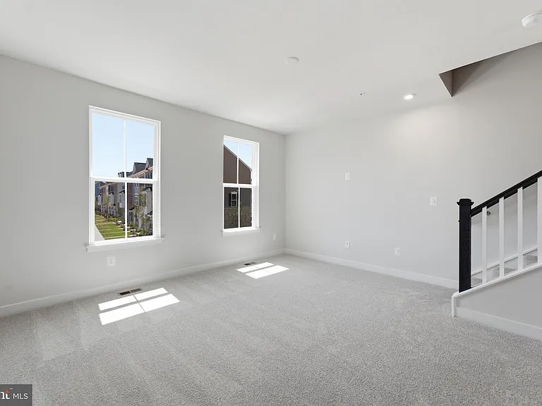 16130 Hyde Park Pl — Photo 6