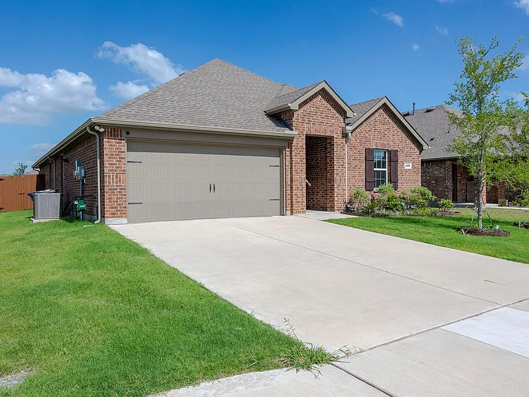 1205 Colonial Bluff Ln — Photo 4