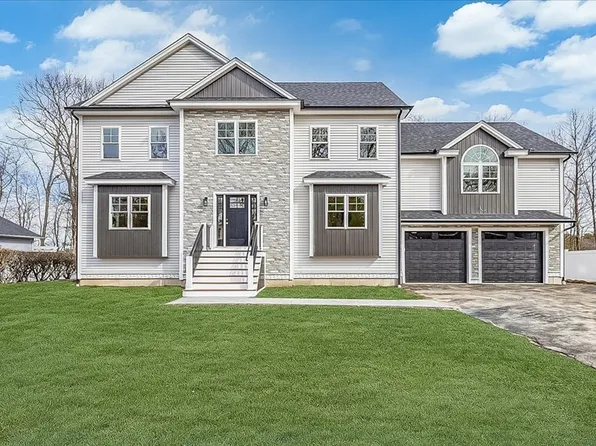 22 Forbes Ave, Burlington, MA 01803