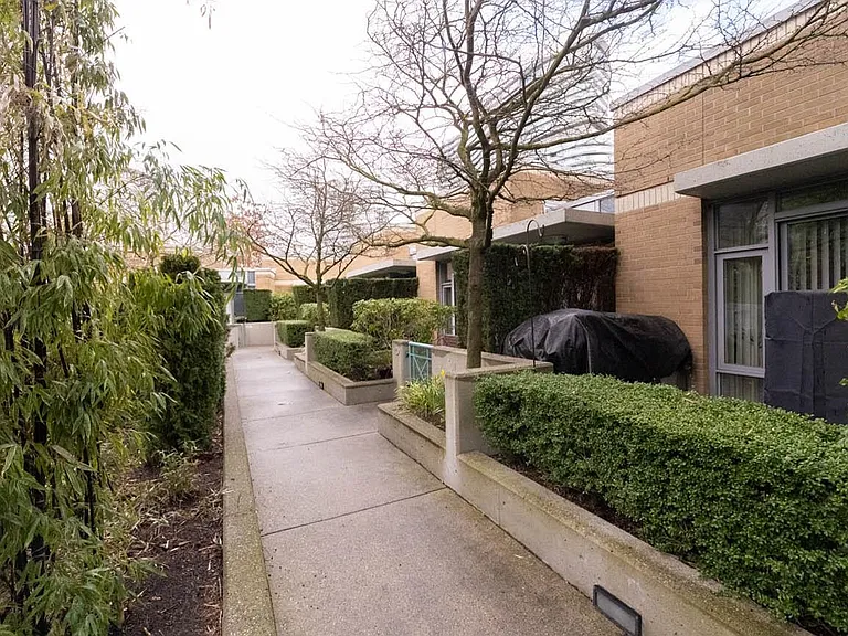 1033 Marinaside Cres #2M — Photo 26