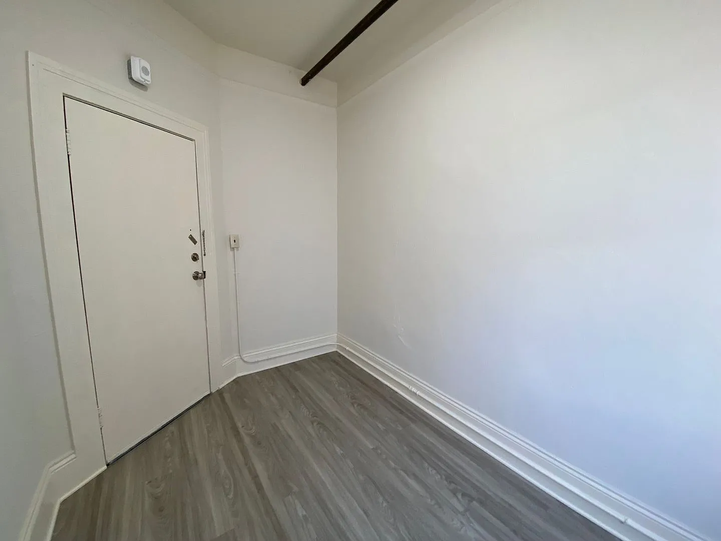 Renovated, Top Floor, Street-facing Private Room — Photo 2