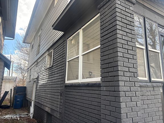 2nd image of 457 W Manhattan Blvd