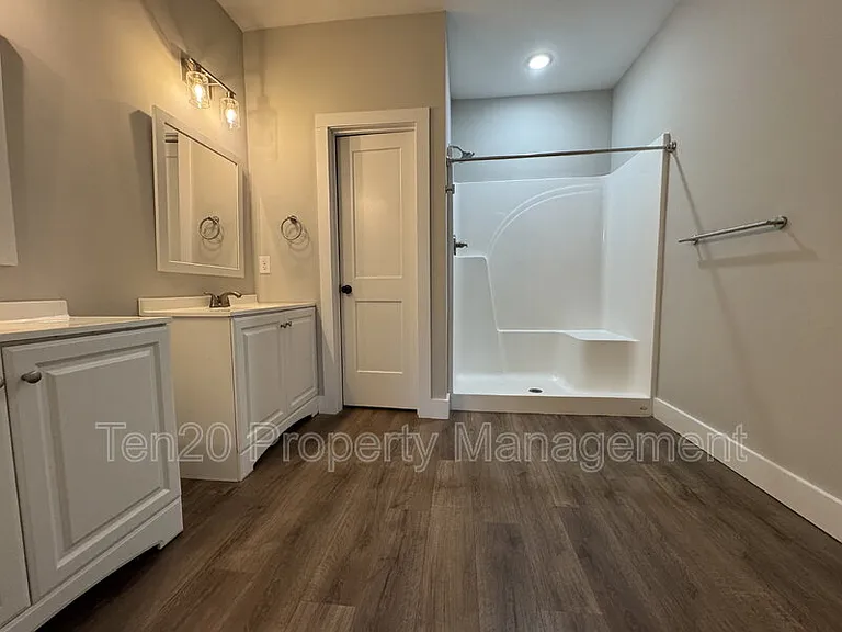 1346 Ingersoll Dr — Photo 13