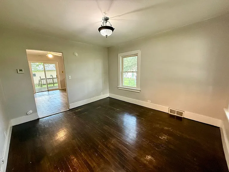 415 Weston Ave — Photo 10