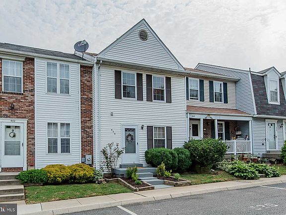 2nd image of 530 Park Manor Cir Unit 3