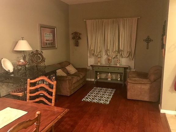 Sitting room by formal dinin