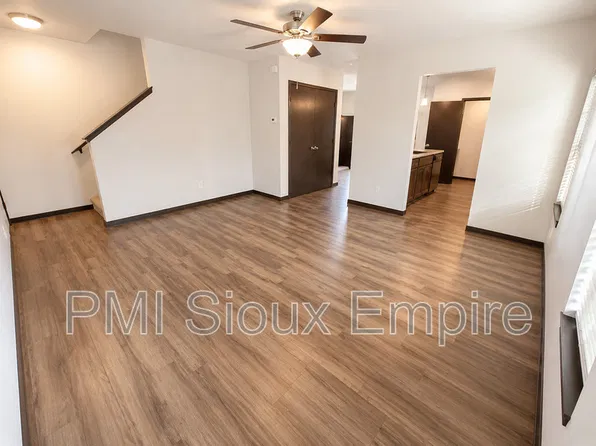 9600 W Broek Dr, Sioux Falls, SD 57106