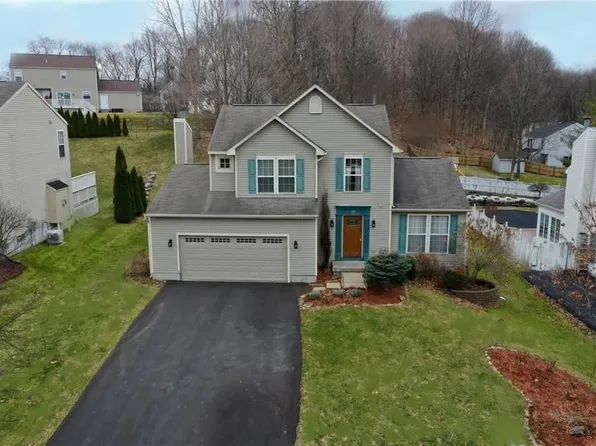 18 Chaucer Cir, Baldwinsville, NY 13027