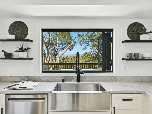 2560 Lewis Drive, Sebastopol, CA 95472