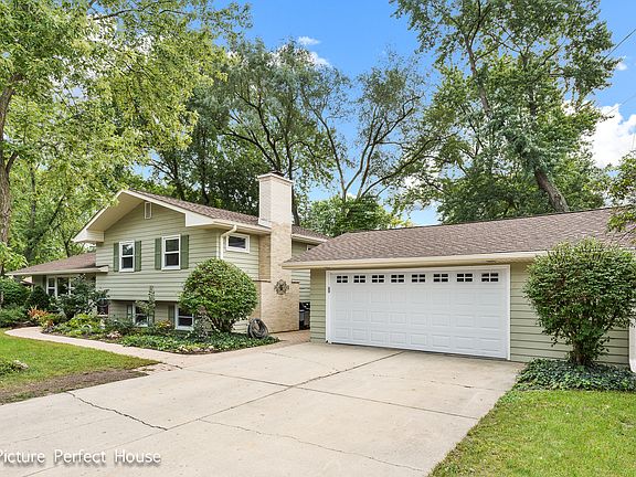 2nd image of 406 Robin Hill Dr