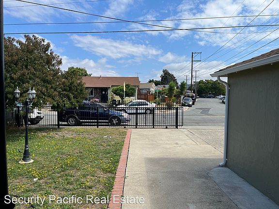 3rd image of 2667 Kelley Ave