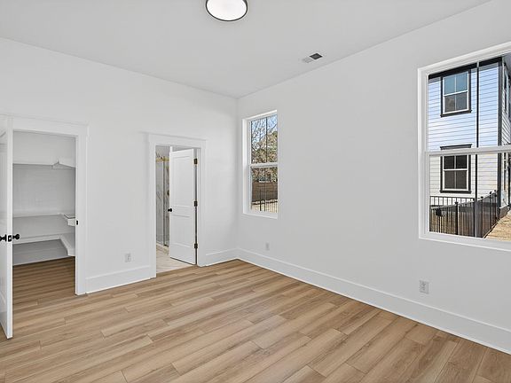 5th image of 111 Kenneth Ln
