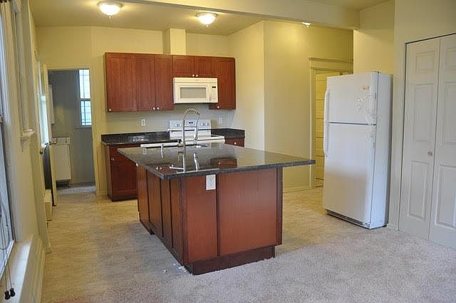 1st image of 322 10th Ave #1