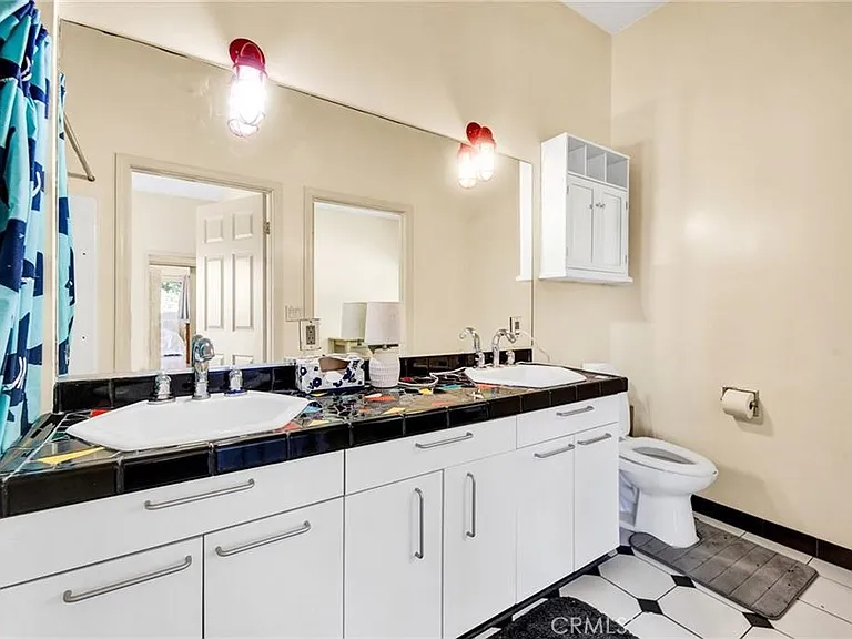 5084 Campo Rd — Photo 18