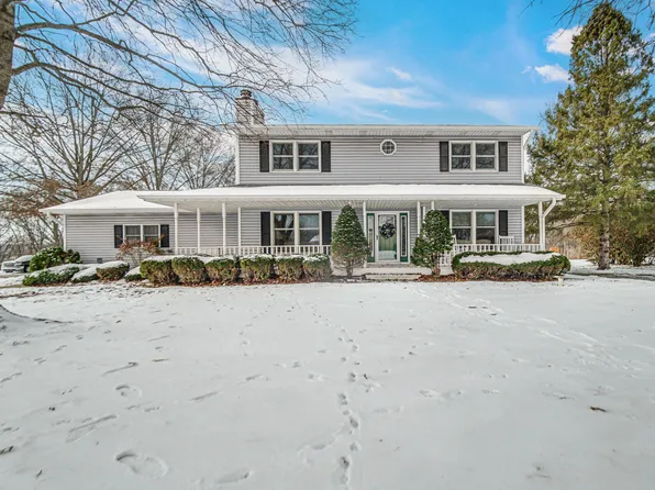 130 Wheatridge Rd, Valparaiso, IN 46385