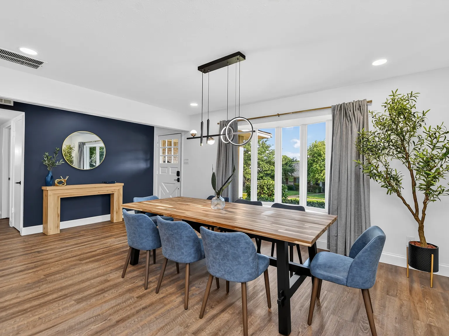 5 bed, 2015 sqft, $9,950 — Photo 3