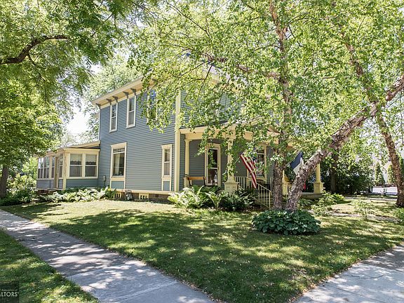 515 3rd Ave N Clear Lake Ia Mls Zillow