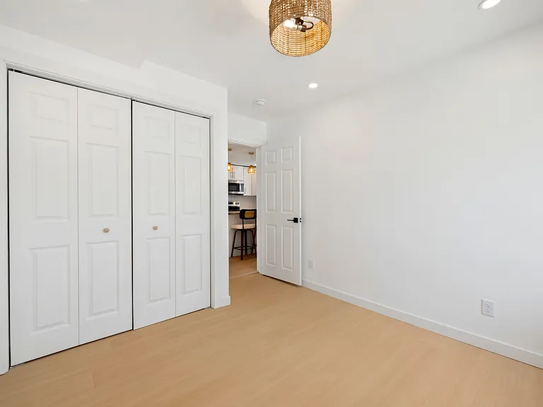 210 Monroe St — Photo 17