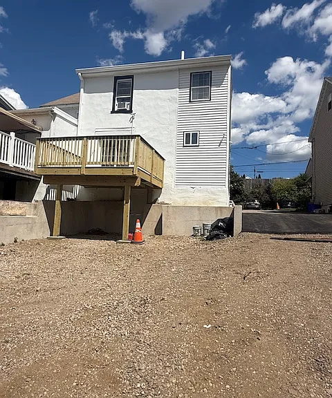 530 W Elm St — Photo 8