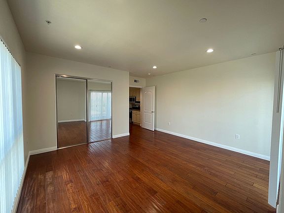 4th image of 332 S Virgil Ave #603