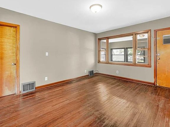 3rd image of 4860 Walsh Ave