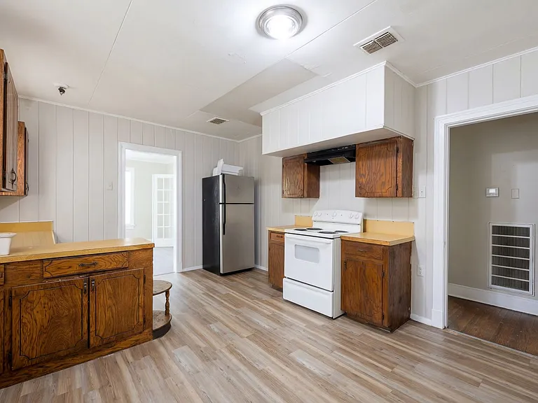 2811 Samford Ave — Photo 5