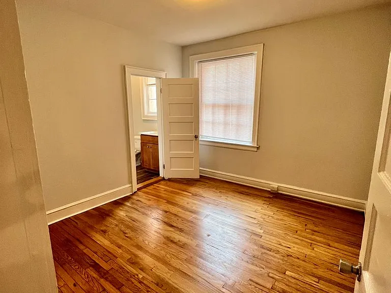 1107 W Grace St — Photo 31