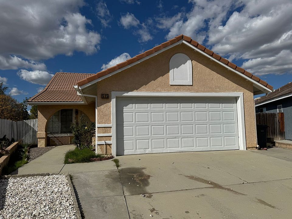 1st image of 915 Dahlia Ct