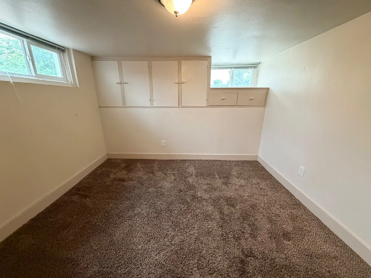 1 bed, 1.0 bath, 933 sqft, $1,050 — Photo 3