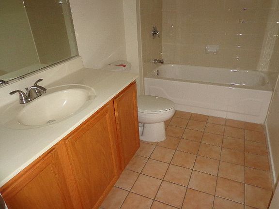 4th image of 1000 E 53rd St Unit 305