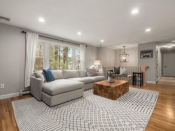 2nd image of 137 Howard St