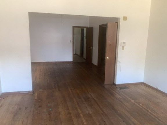 3rd image of 5029 W West End Ave
