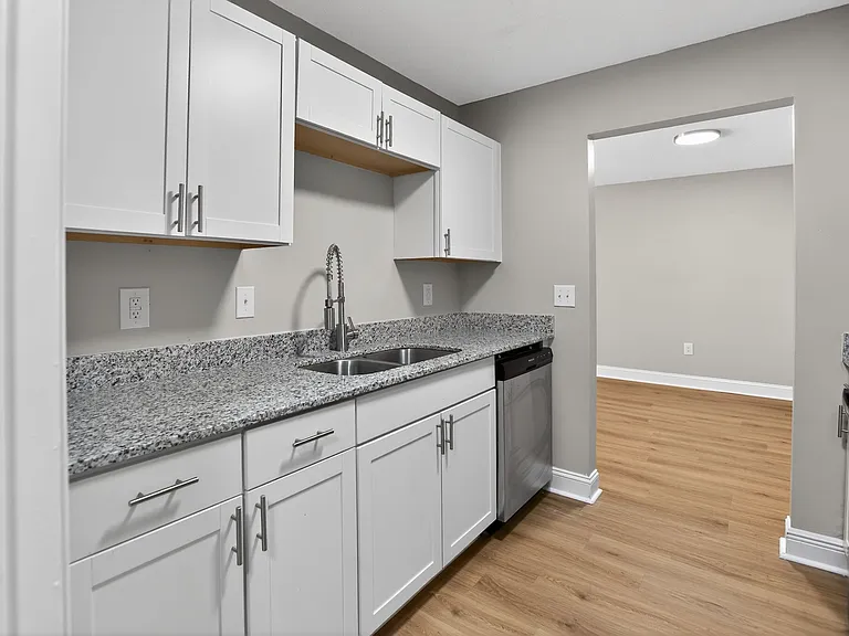 Alex Place Apartments — Photo 8