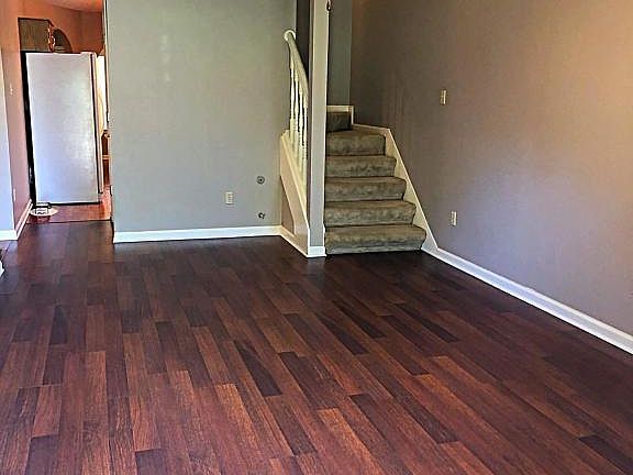 5th image of 560 Beaumont Cir