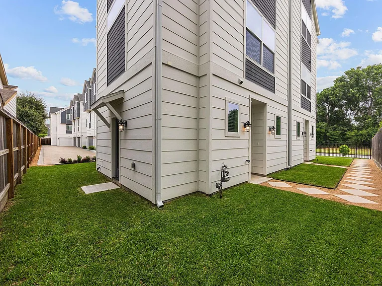 1648 W Tidwell Rd — Photo 19