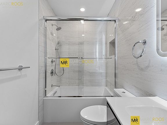 3rd image of 535 Newbury St #1