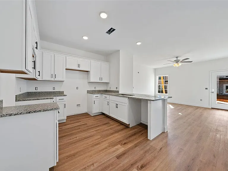 355 Hillview Mills Blvd — Photo 6