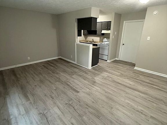 3rd image of 2021 Cambridge Dr #20