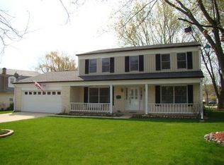 836 Prince Charles Ct, Schaumburg, IL 60195