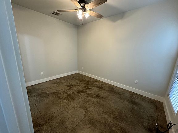 4th image of 220 Highland Oaks Ln