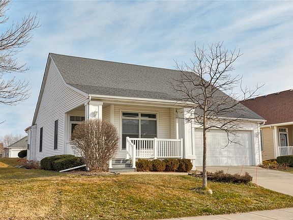 2nd image of 829 NE Rosewood Ln