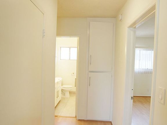5th image of 1218 Larrabee St APT 6