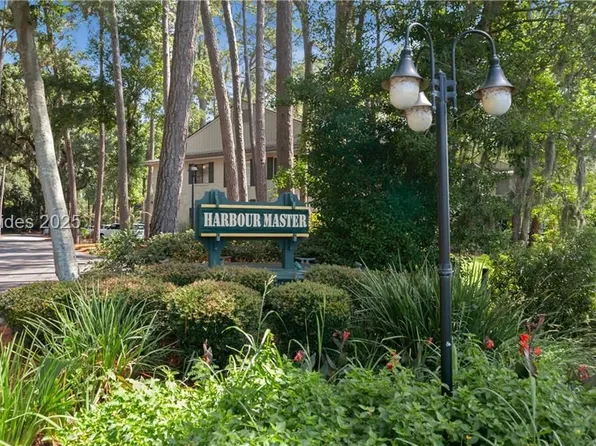 90 Gloucester Rd APT 203, Hilton Head Island, SC 29928
