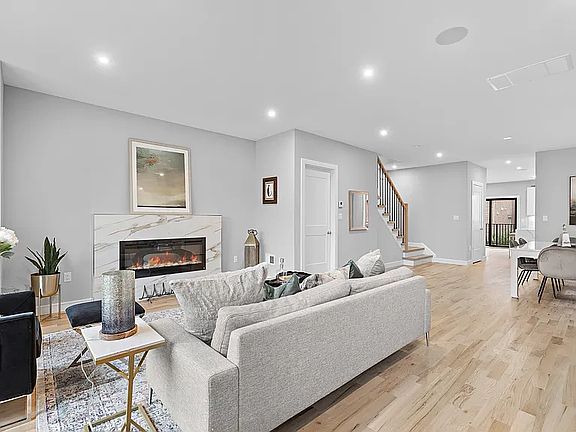 4th image of 55 Knox Ave