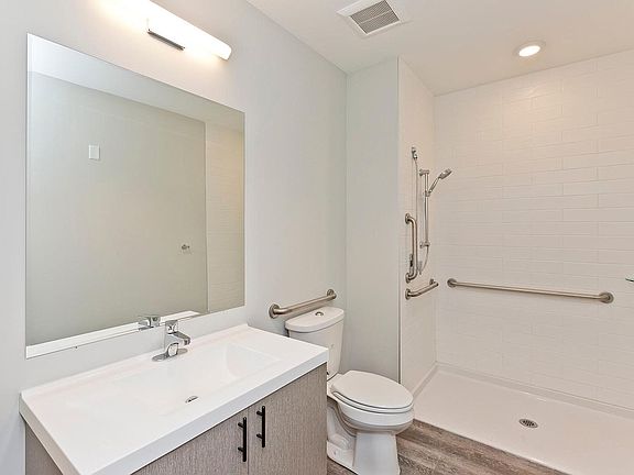 5th image of 6149 N Broadway St #3348370