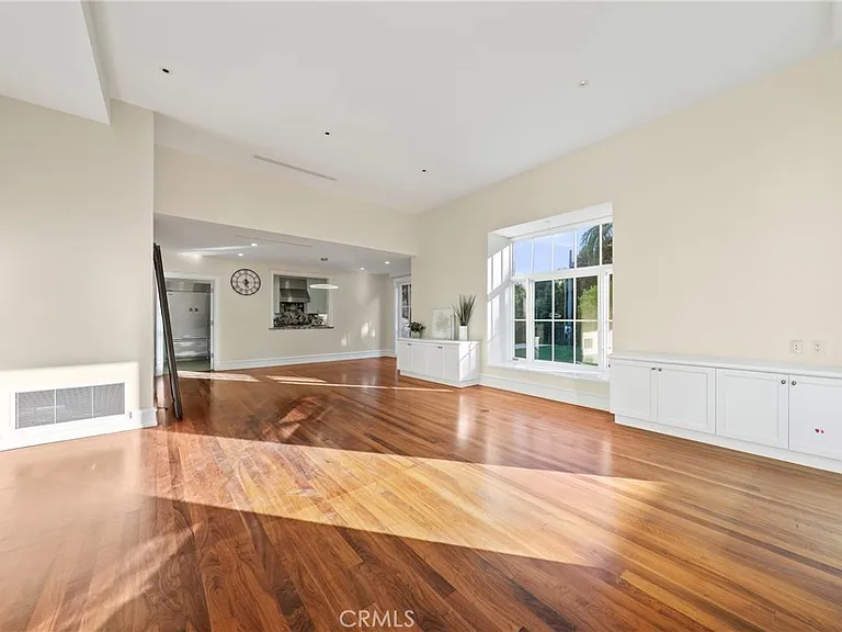 1049 Oak Grove Pl — Photo 34