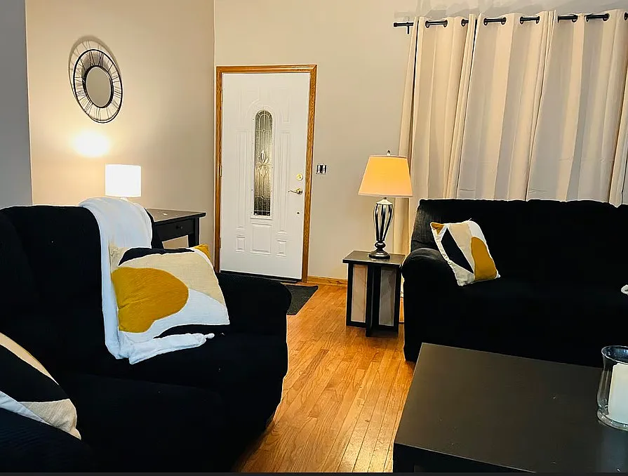 3 bed, 1250 sqft, $3,450 — Photo 1