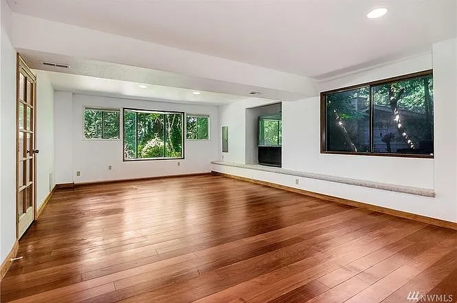 5210 Highland Dr — Photo 10