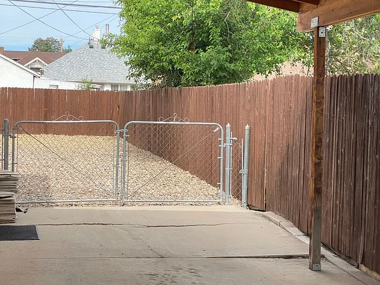1827 Pine St — Photo 5