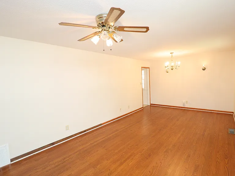 116 Shirley Dr — Photo 7